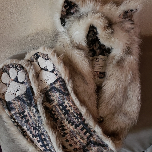 Limited Edition Husky Spirit Hood - Picture 1 of 4
